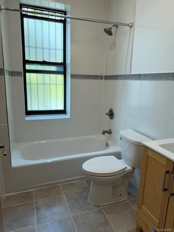 906 Gerard Ave #3B - Photo 4 of 5