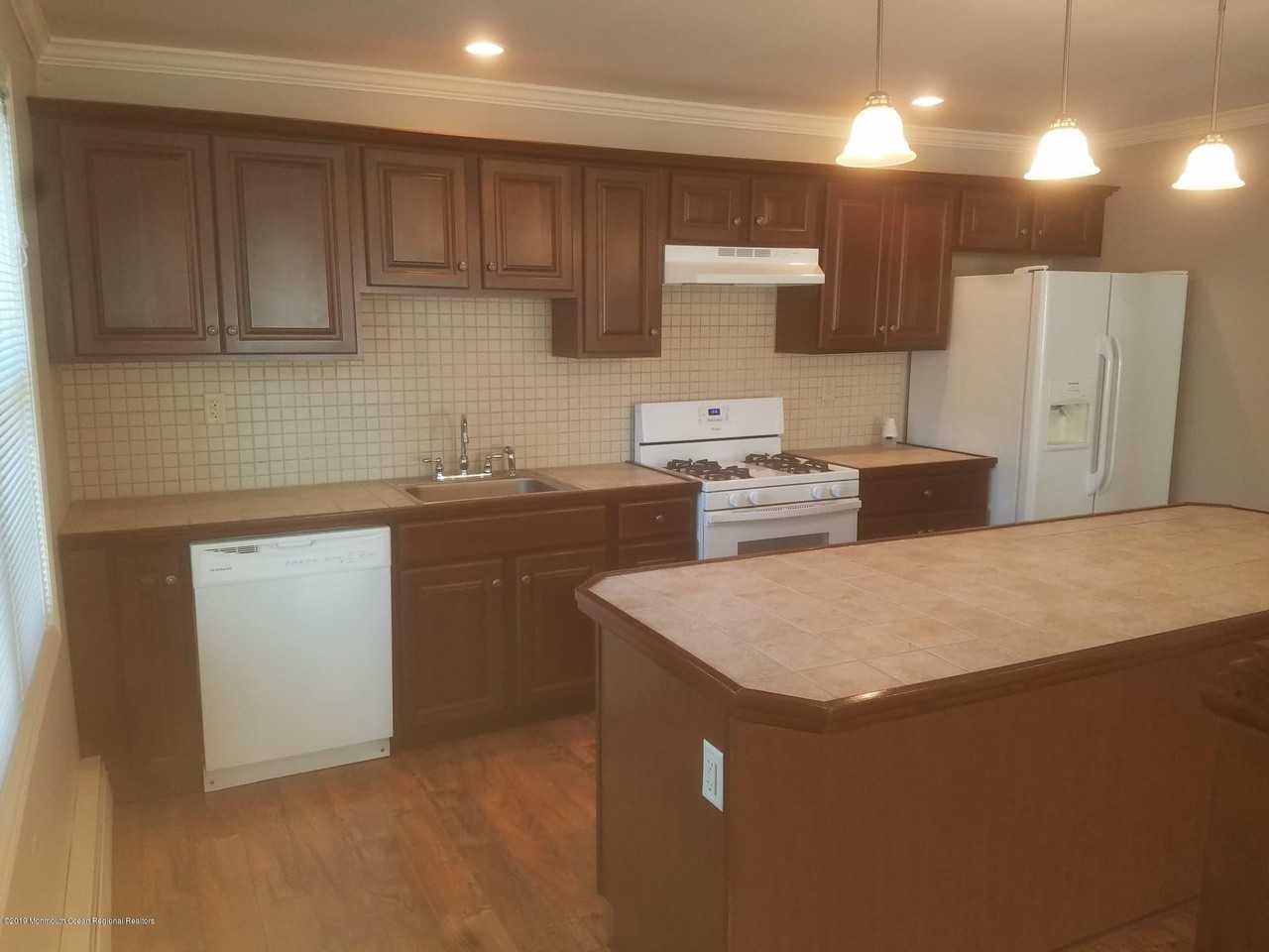 229 Torrey Pines Dr - Photo 5 of 10