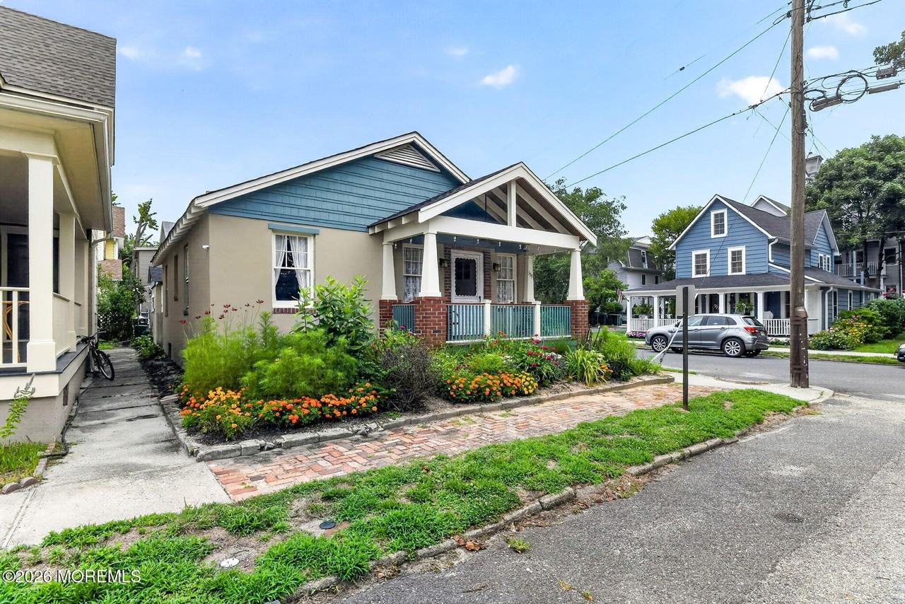 139 Webb Ave - Photo 4 of 28