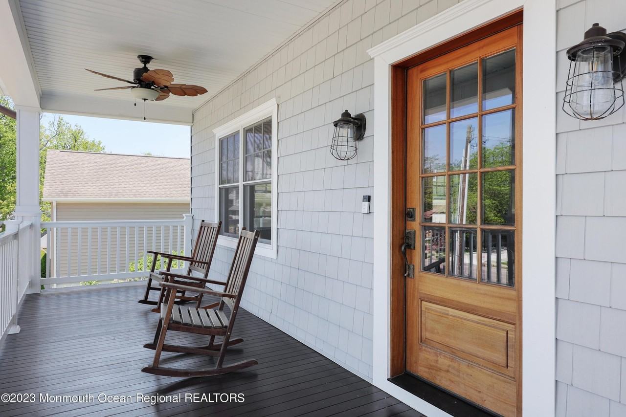 155 Osborne Ave - Photo 4 of 50