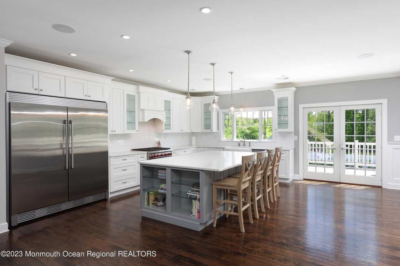 155 Osborne Ave - Photo 6 of 50