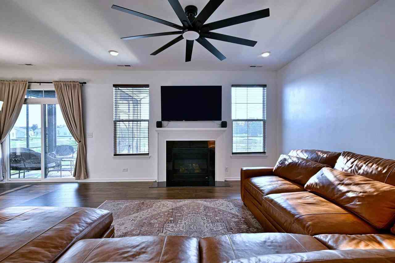 311 Dennis Ln - Photo 3 of 31