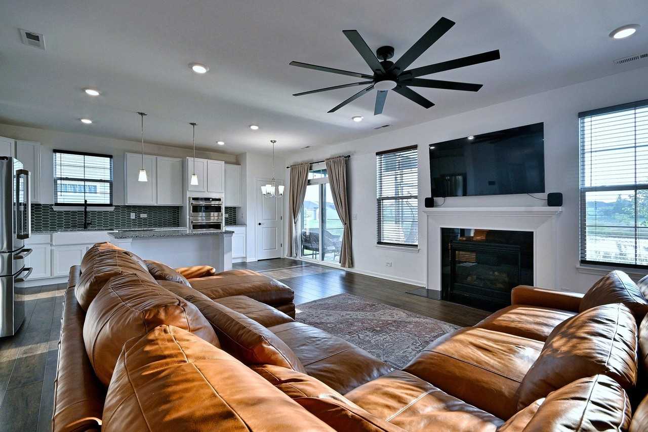 311 Dennis Ln - Photo 4 of 31