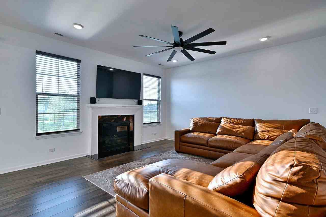 311 Dennis Ln - Photo 6 of 31