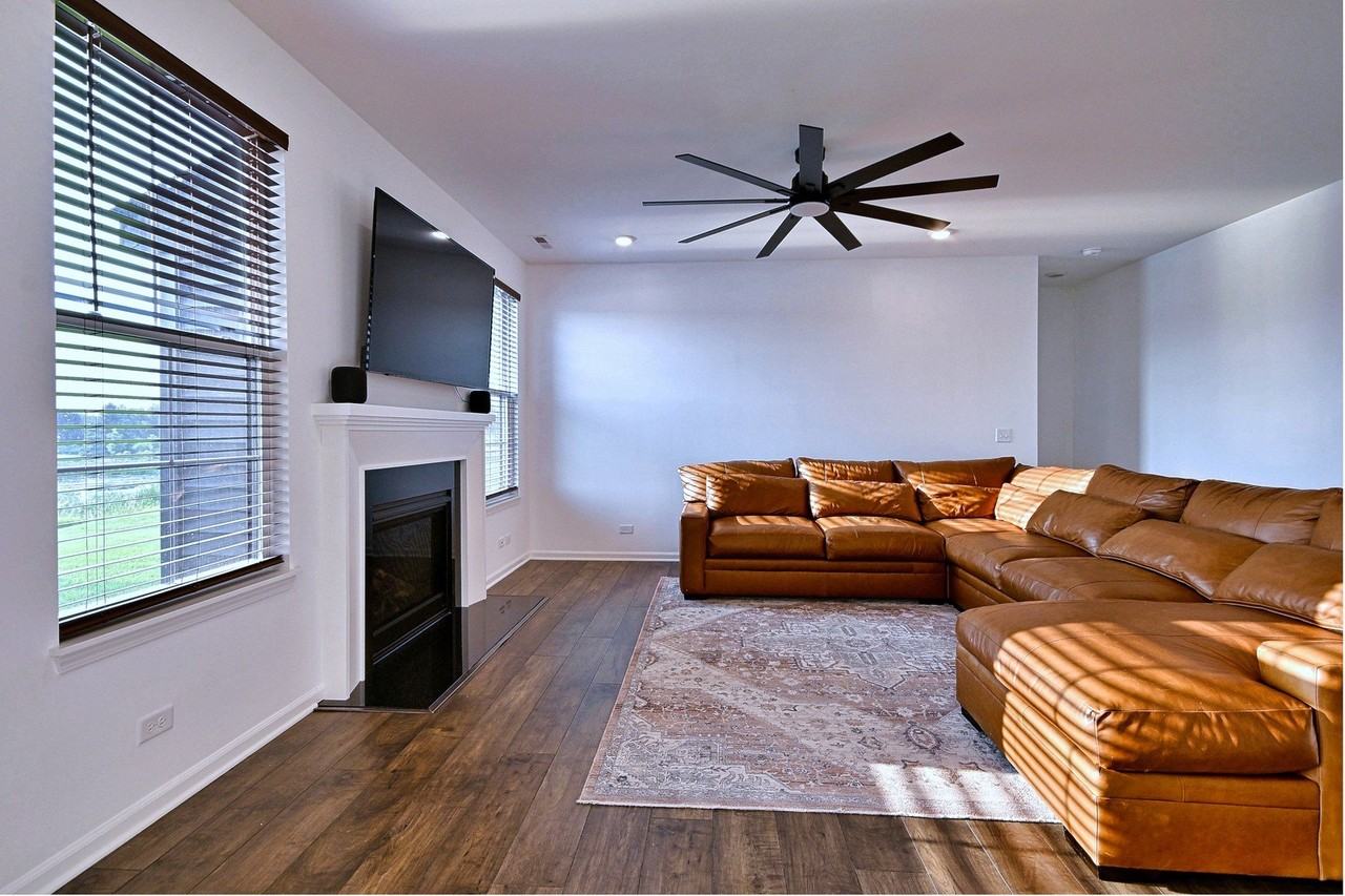 311 Dennis Ln - Photo 7 of 31