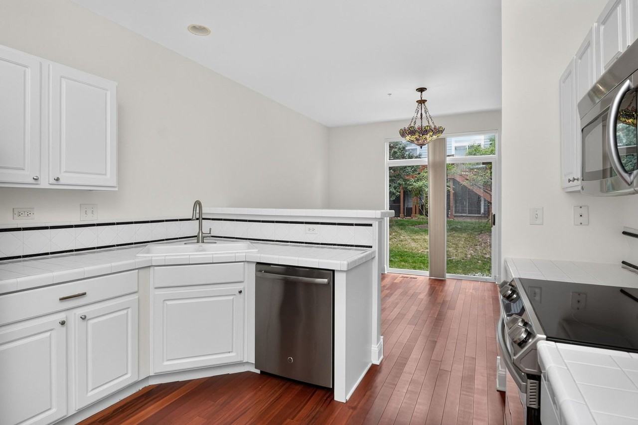207 Tanglewood Dr - Photo 6 of 21