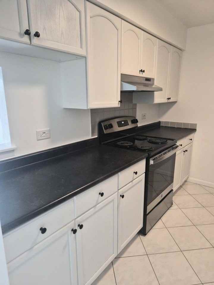 1420 Stonebridge Cir #5N - Photo 3 of 16