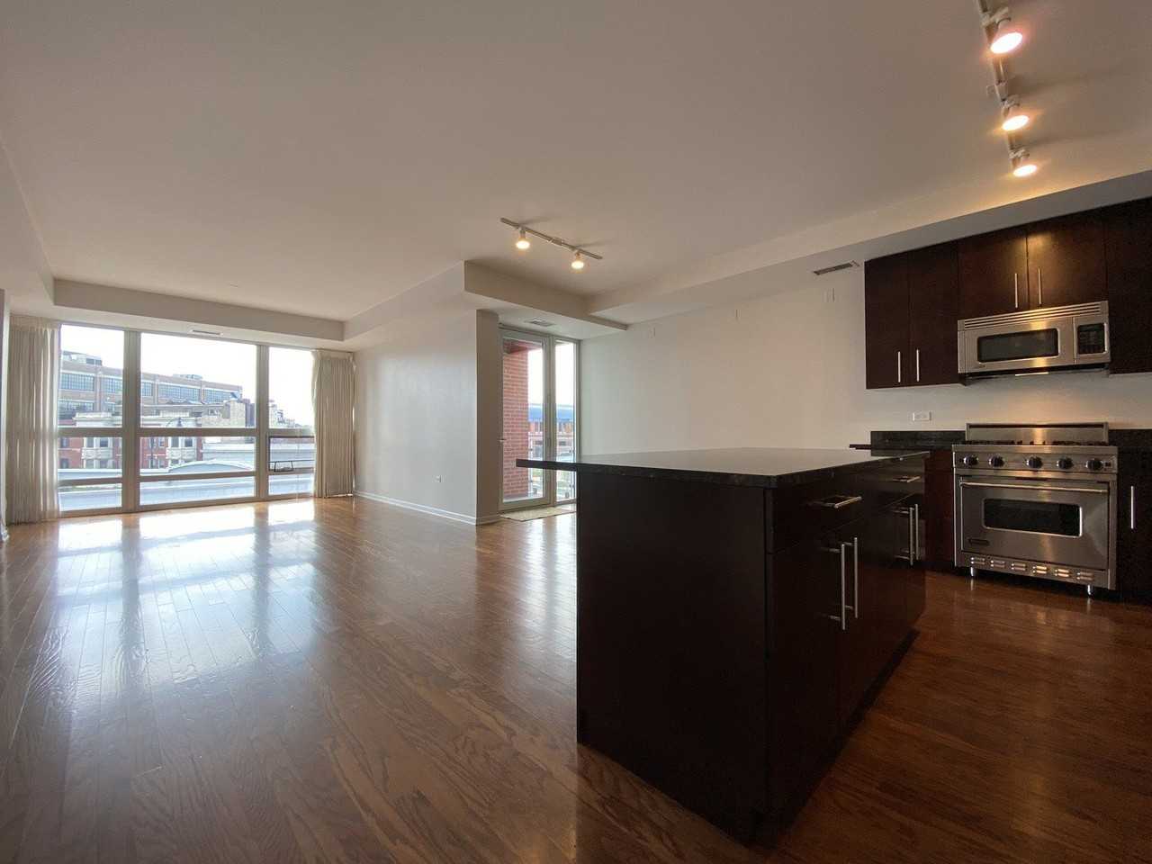 744 W Fullerton Ave #401 - Photo 4 of 15