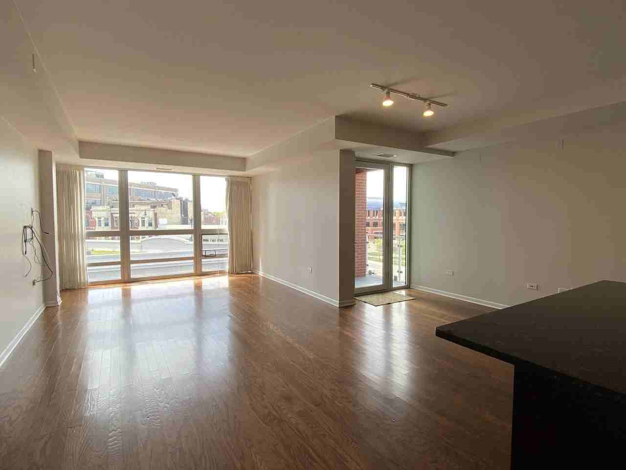 744 W Fullerton Ave #401 - Photo 5 of 15