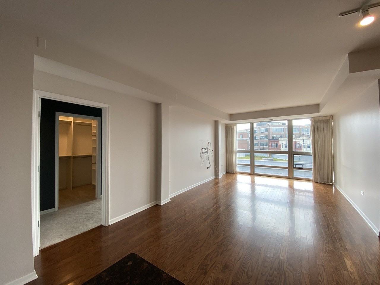 744 W Fullerton Ave #401 - Photo 7 of 15