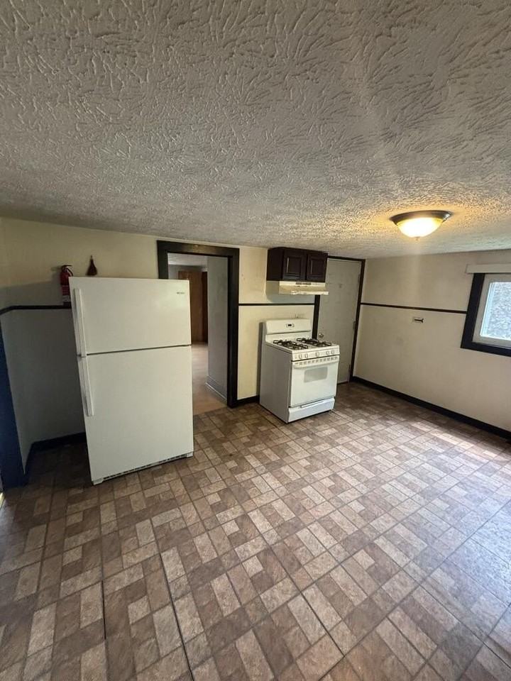 56 Pieri Ln - Photo 2 of 7