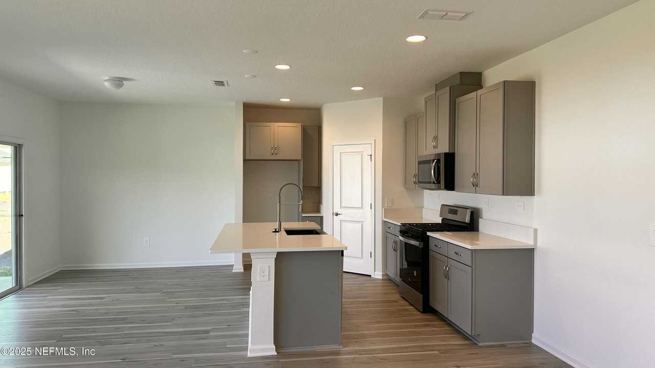 47 Carbonell Pl - Photo 5 of 28