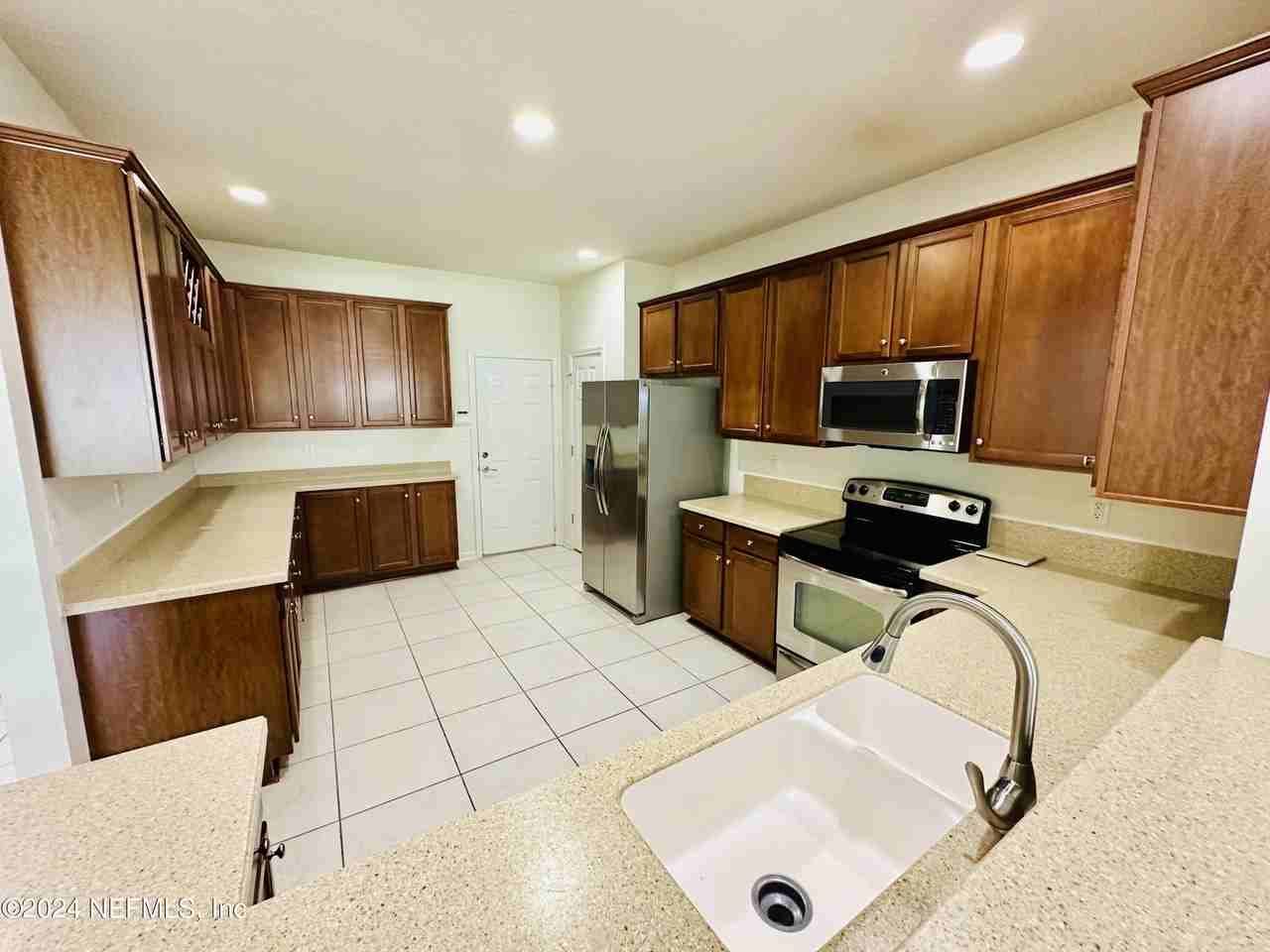 4214 Metron Dr - Photo 4 of 9