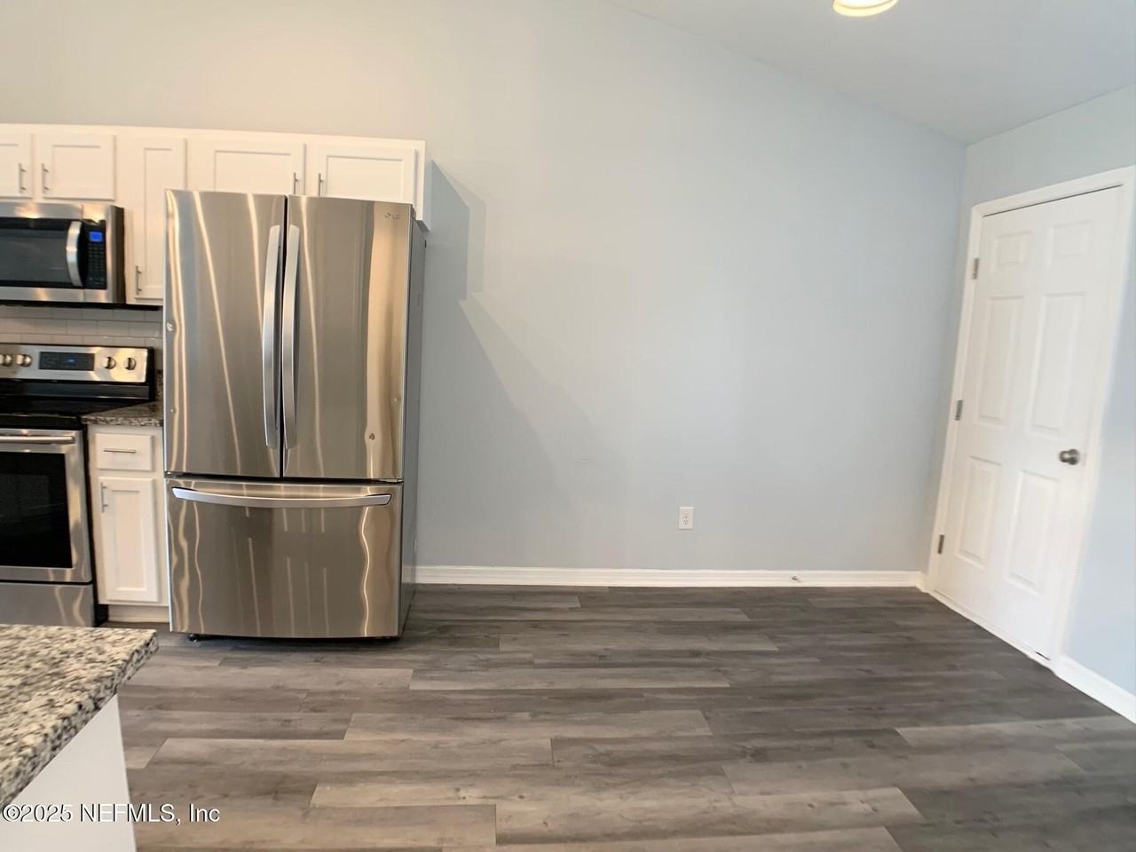 3201 Deer Creek Dr - Photo 4 of 34