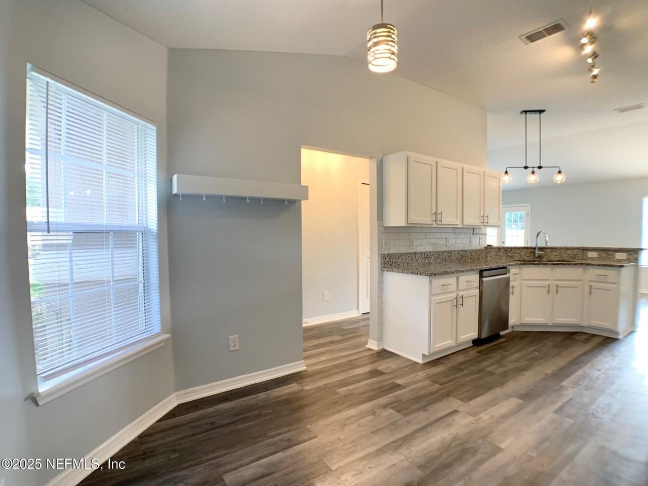 3201 Deer Creek Dr - Photo 6 of 34