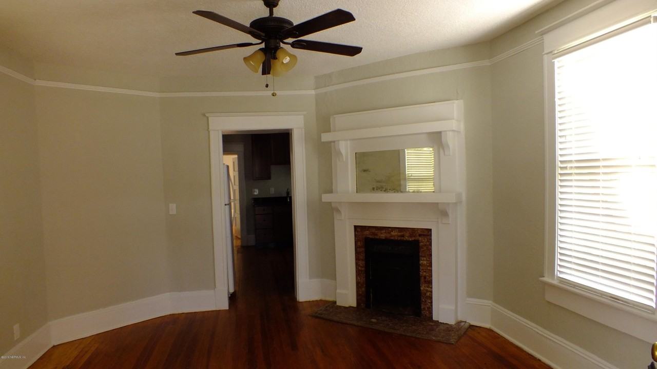 2120 Herschel St #A - Photo 5 of 14