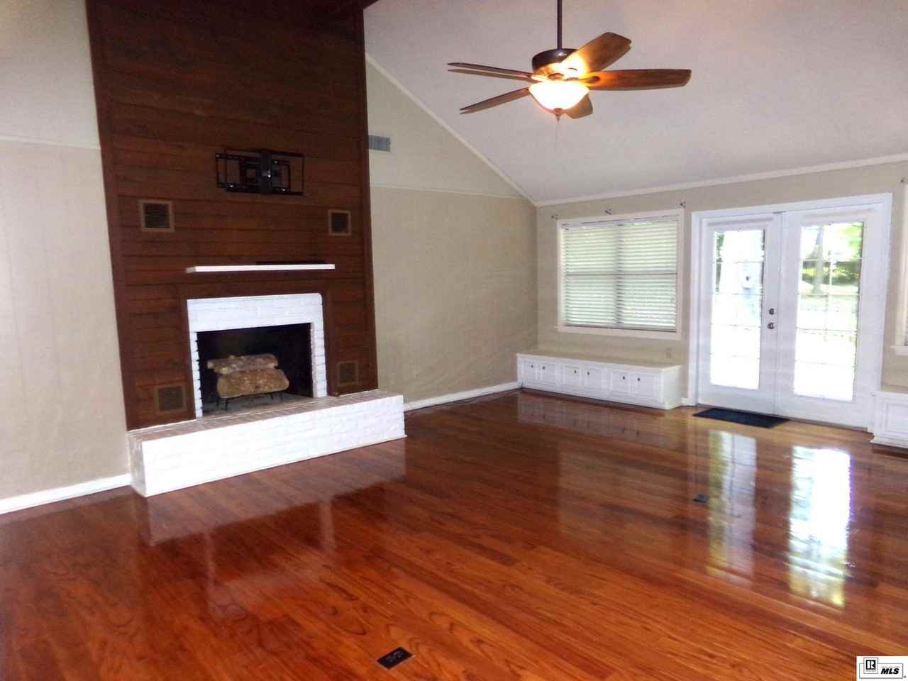 1002 Chase Ln - Photo 4 of 25