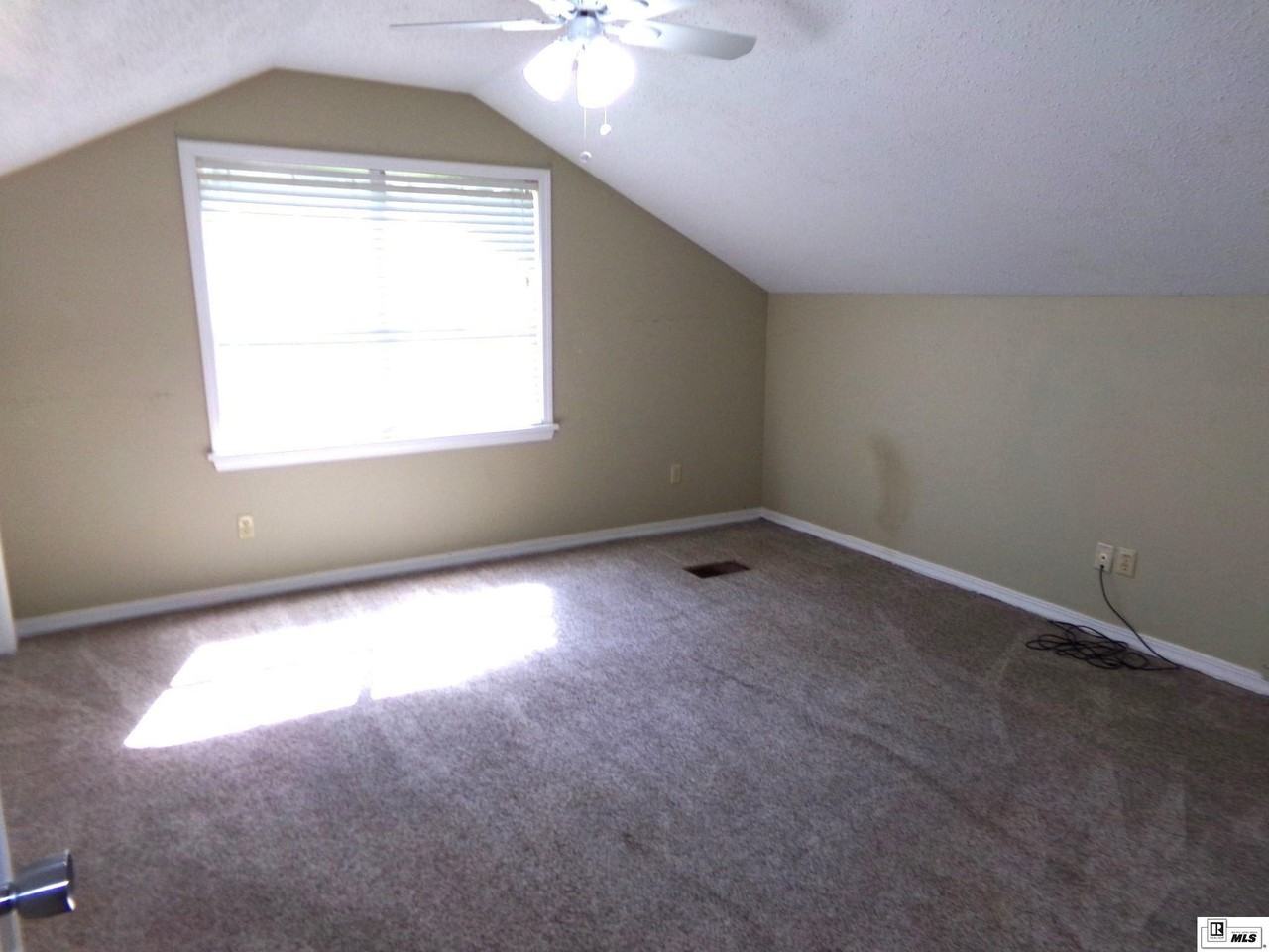 1002 Chase Ln - Photo 7 of 25