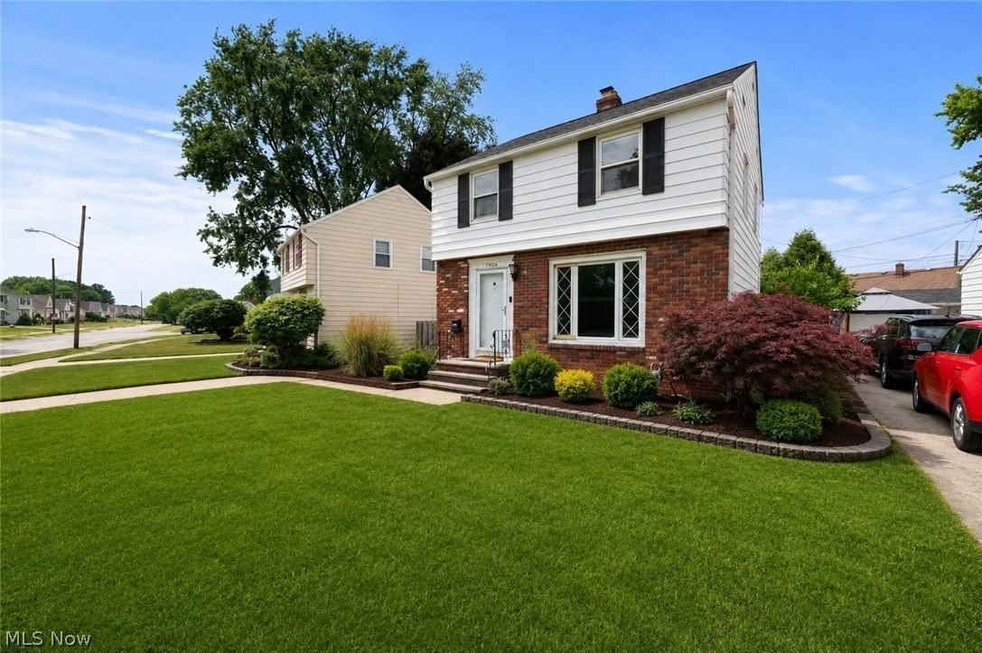 7906 Kenton Ave - Photo 3 of 21