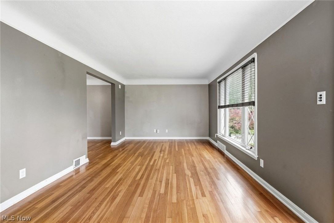 7906 Kenton Ave - Photo 5 of 21