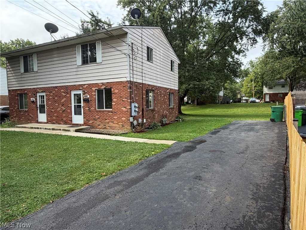 4426 Cherryhurst Dr - Photo 2 of 12