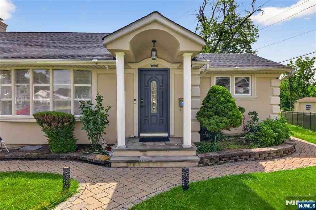 8 Coyles Ct - Photo 3 of 43