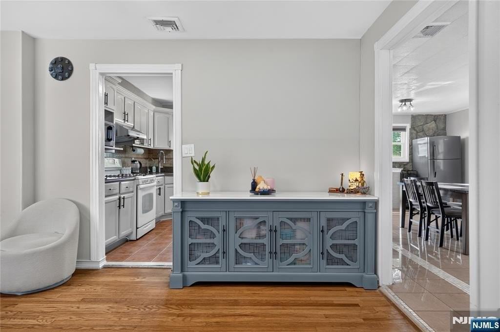 8 Coyles Ct - Photo 5 of 43