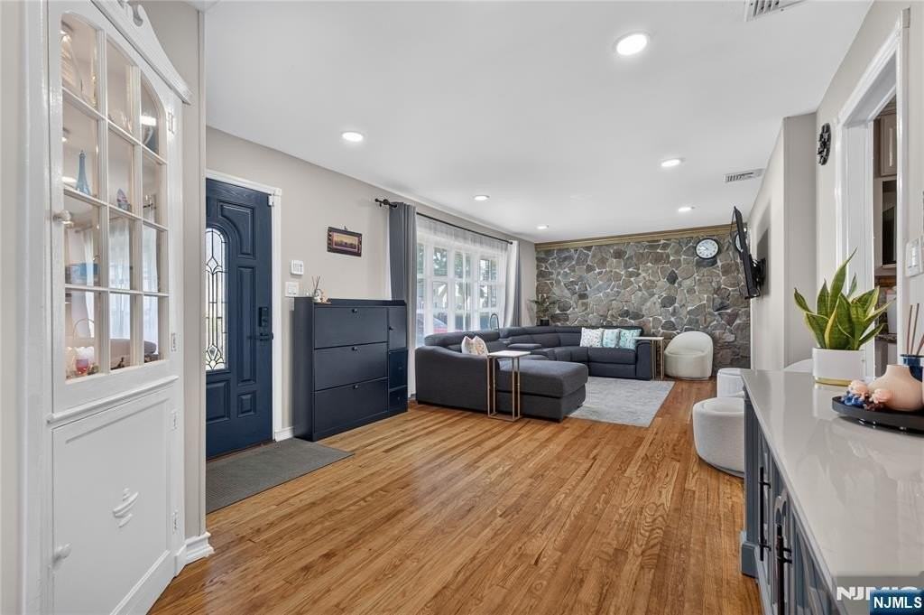 8 Coyles Ct - Photo 7 of 43