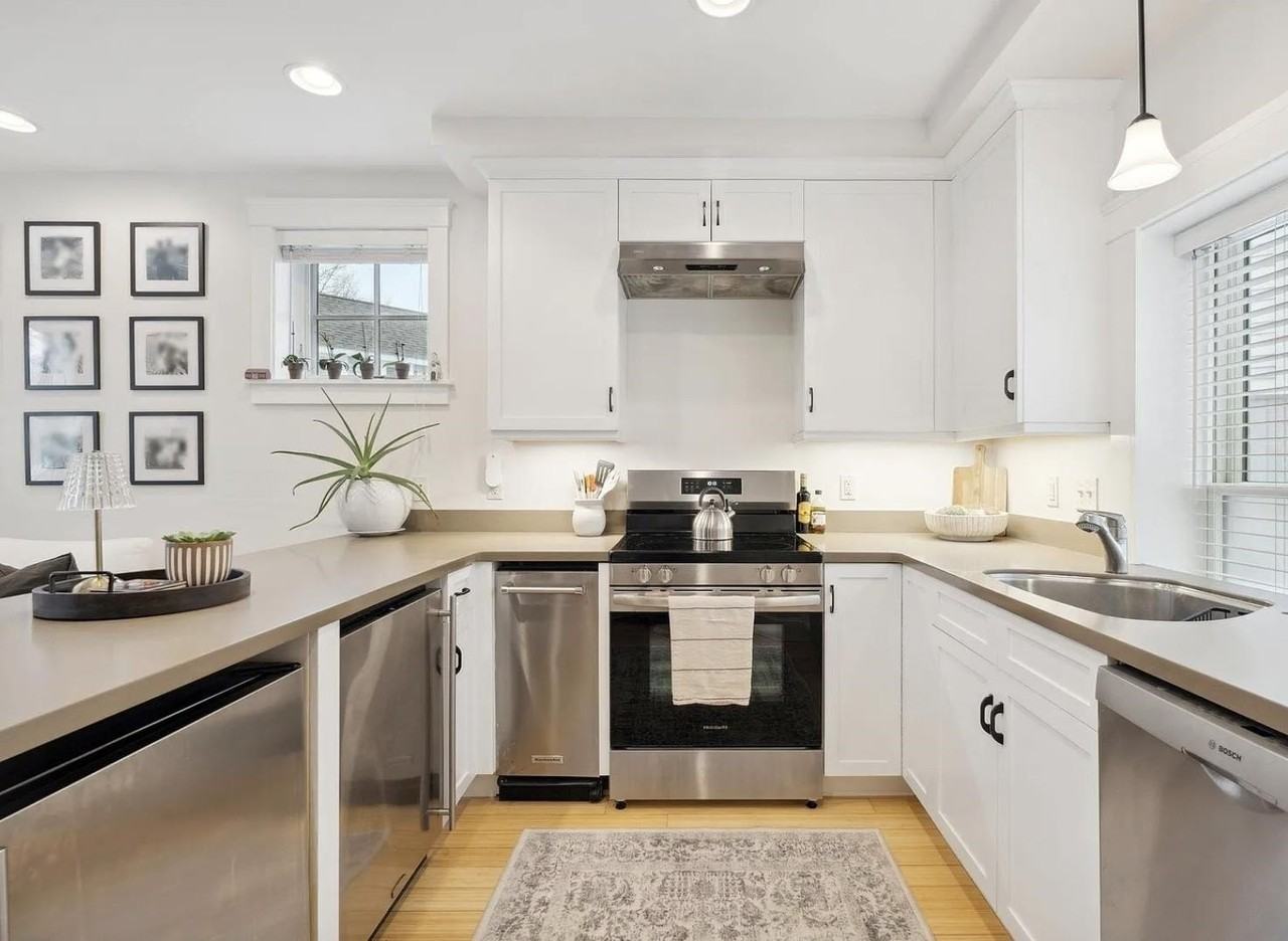 534 State St #B - Photo 2 of 14