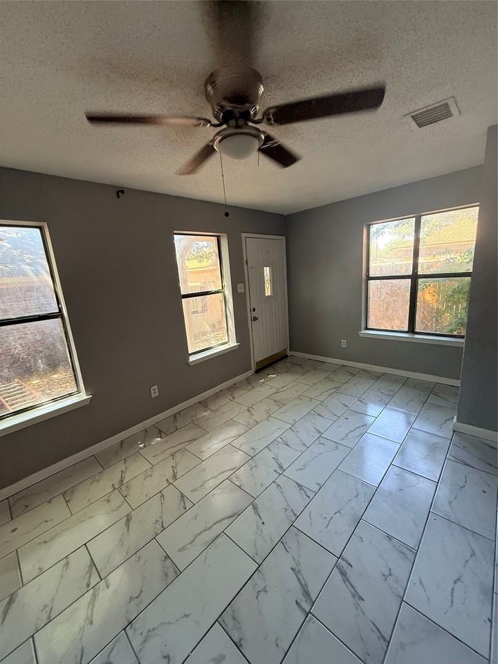 723 Pebble Beach Dr - Photo 6 of 14