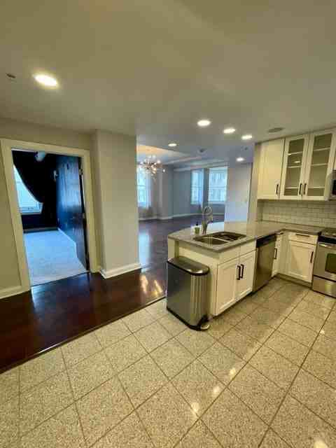 306 4th Ave #302 - Photo 4 of 15