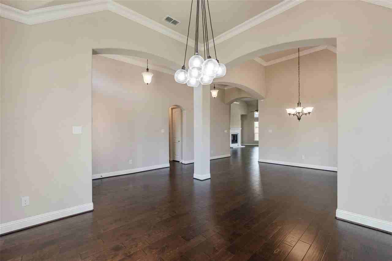 4802 Comstock Way - Photo 7 of 39