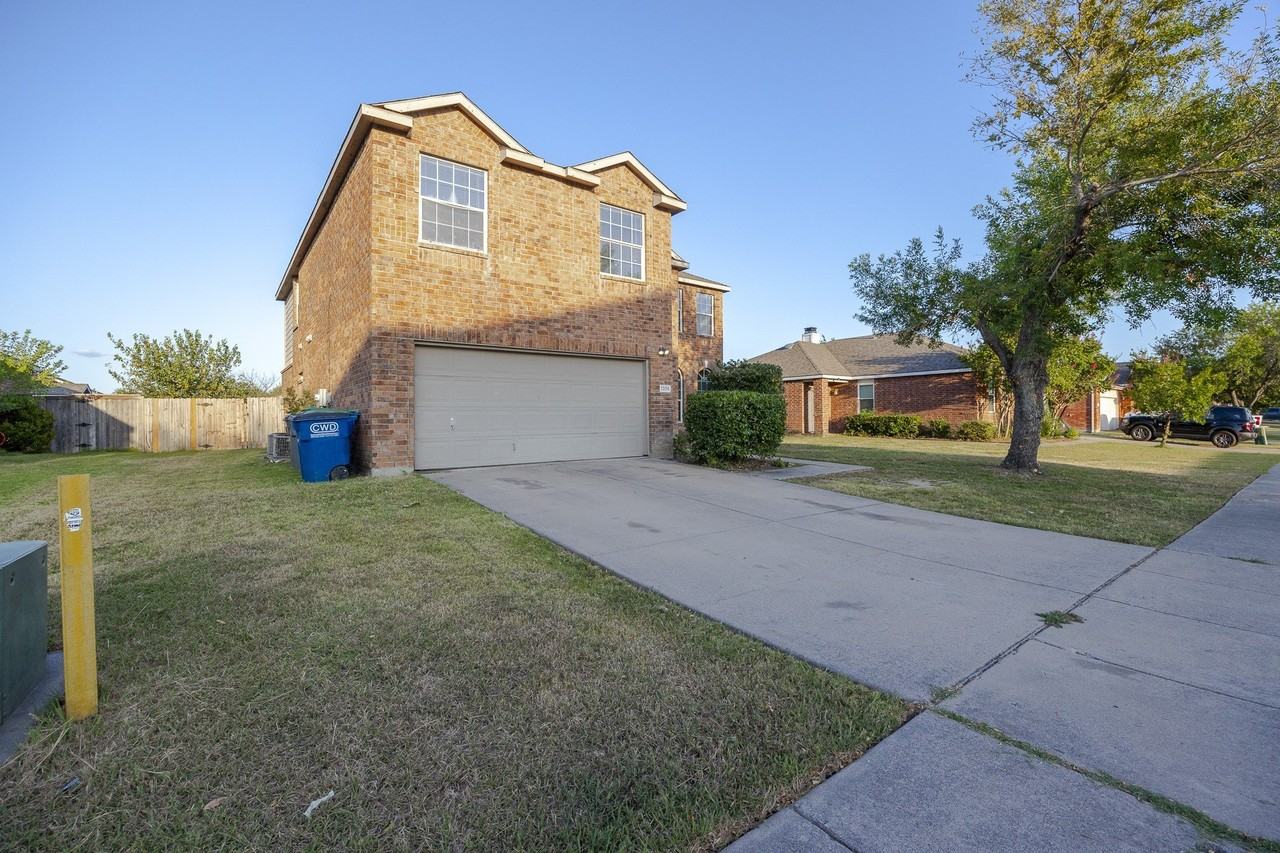1305 Auburn Dr - Photo 3 of 40