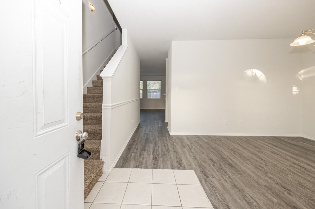 1305 Auburn Dr - Photo 5 of 40