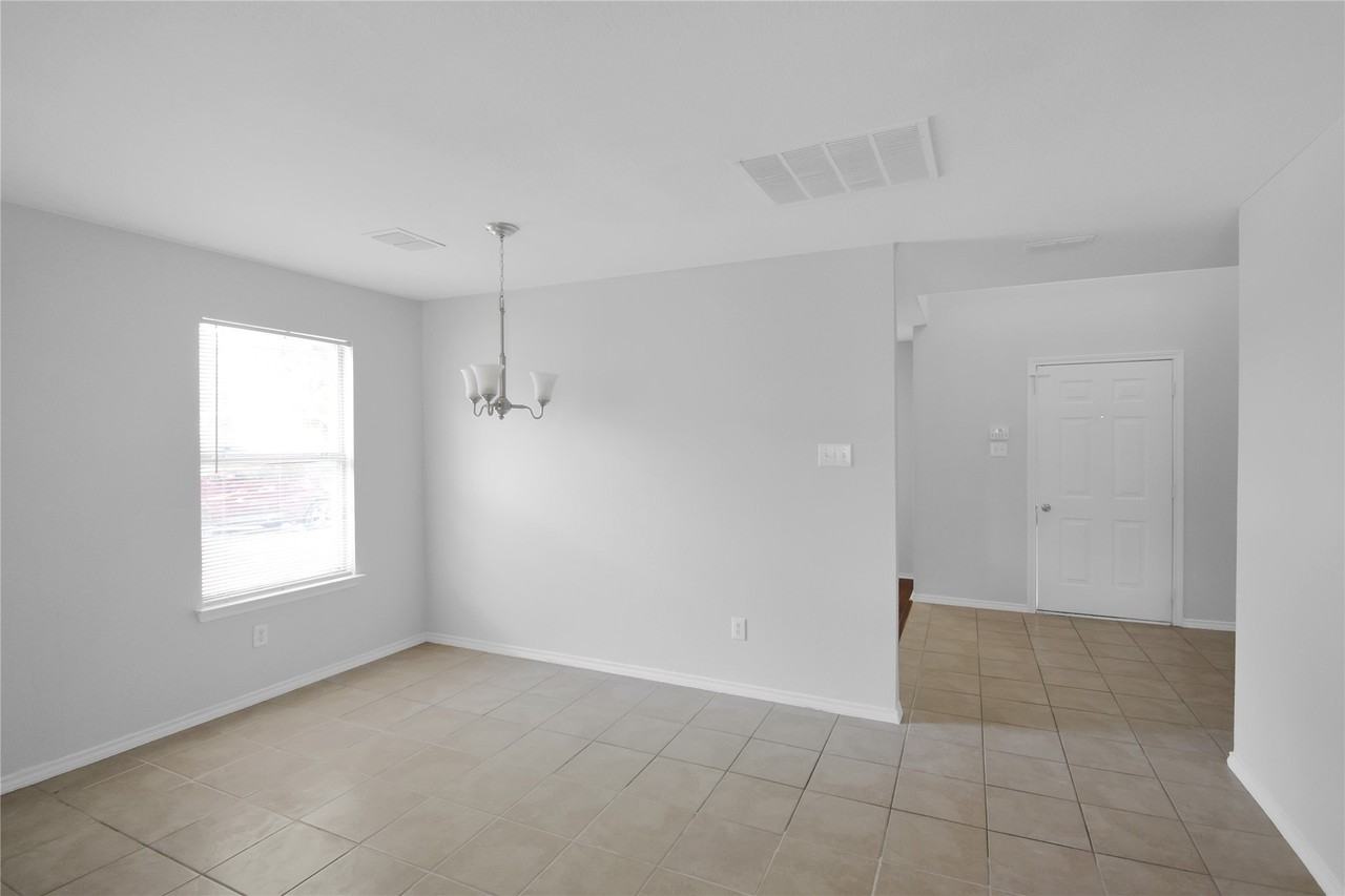 2905 Frontier Ln - Photo 7 of 22