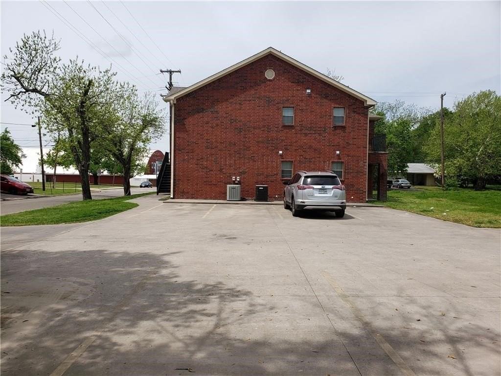 1618 Bois D Arc St #101 - Photo 2 of 10