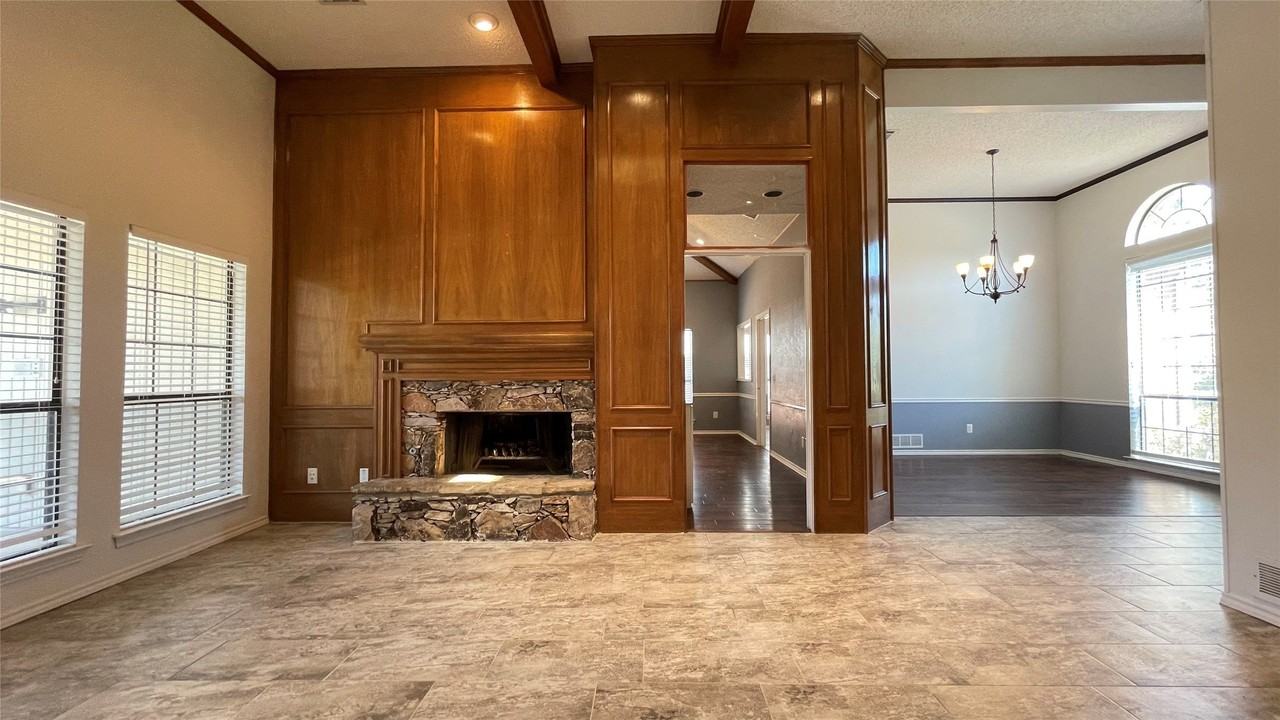 4023 Lawngate Dr - Photo 4 of 21