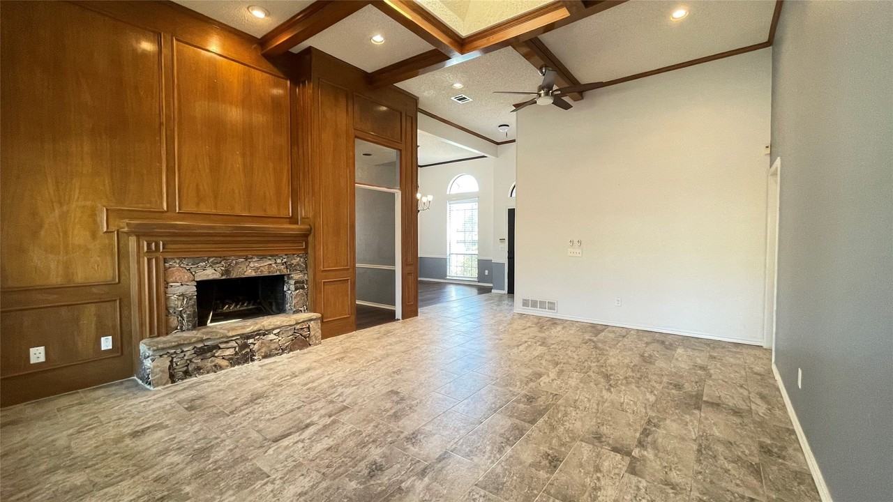 4023 Lawngate Dr - Photo 5 of 21
