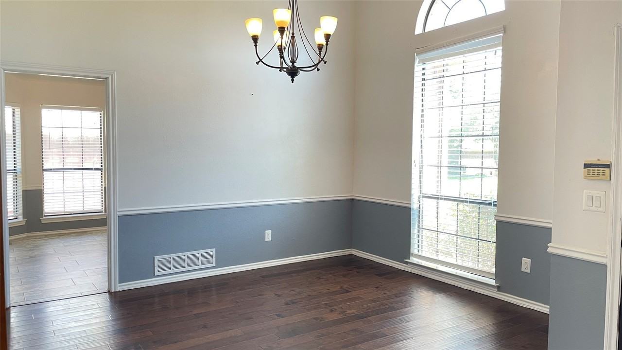 4023 Lawngate Dr - Photo 6 of 21