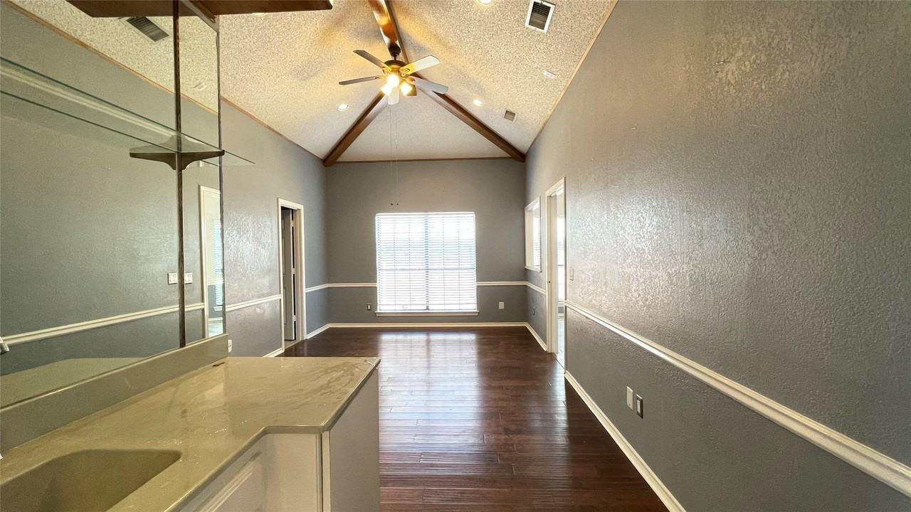 4023 Lawngate Dr - Photo 7 of 21