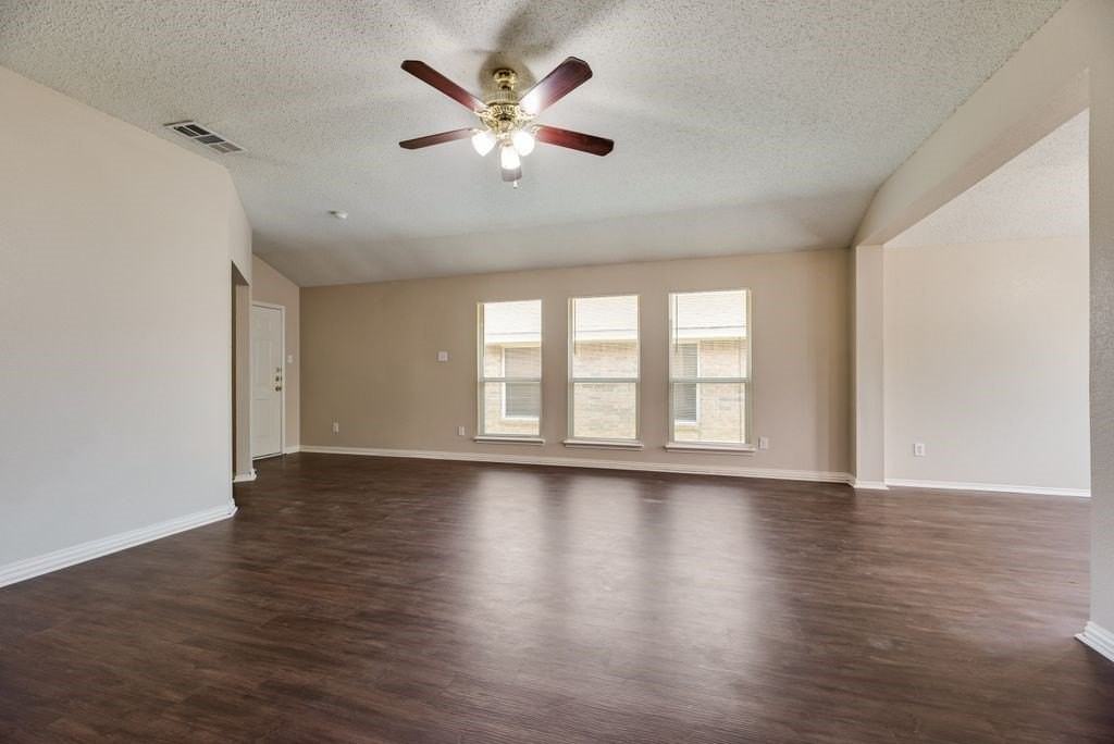 636 Canyon Pl - Photo 2 of 19