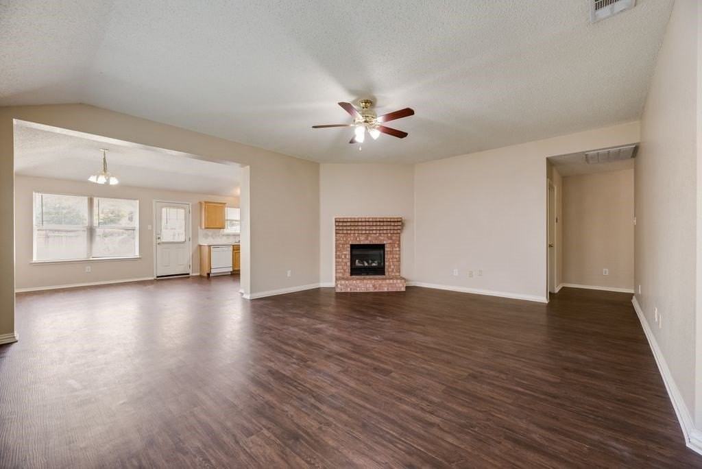 636 Canyon Pl - Photo 3 of 19