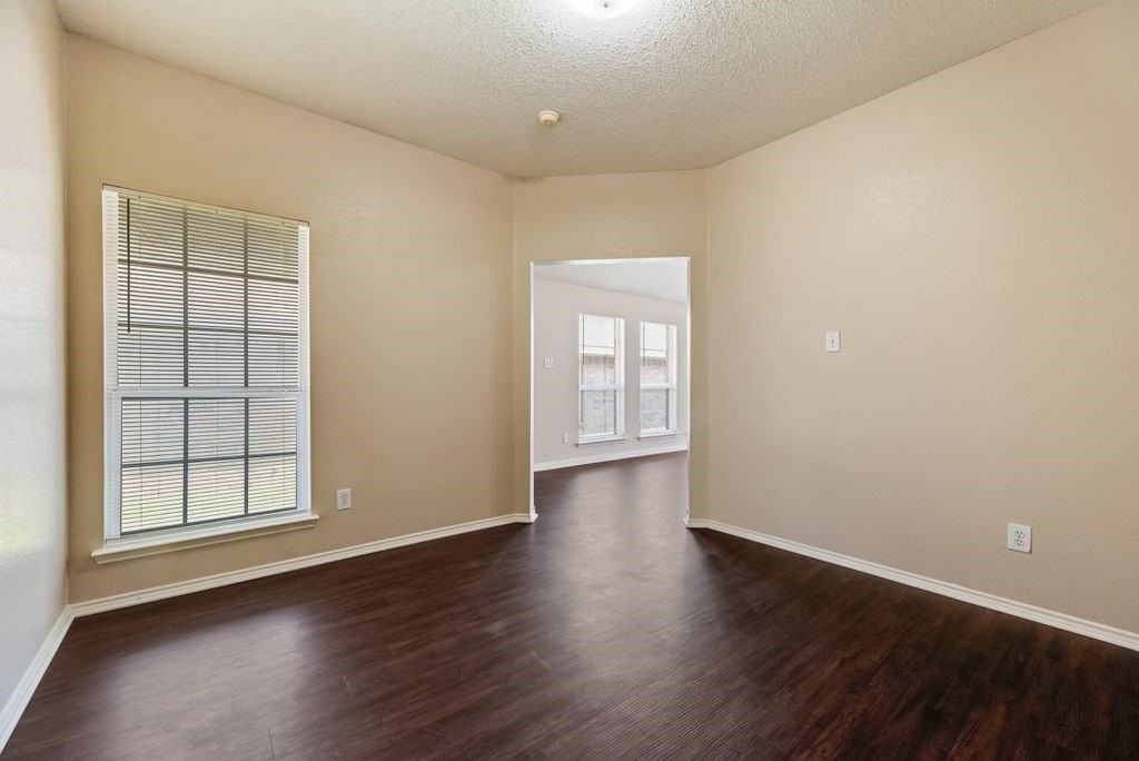 636 Canyon Pl - Photo 4 of 19