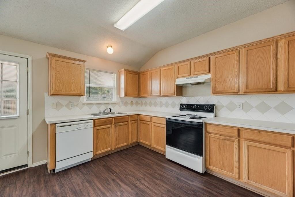 636 Canyon Pl - Photo 7 of 19