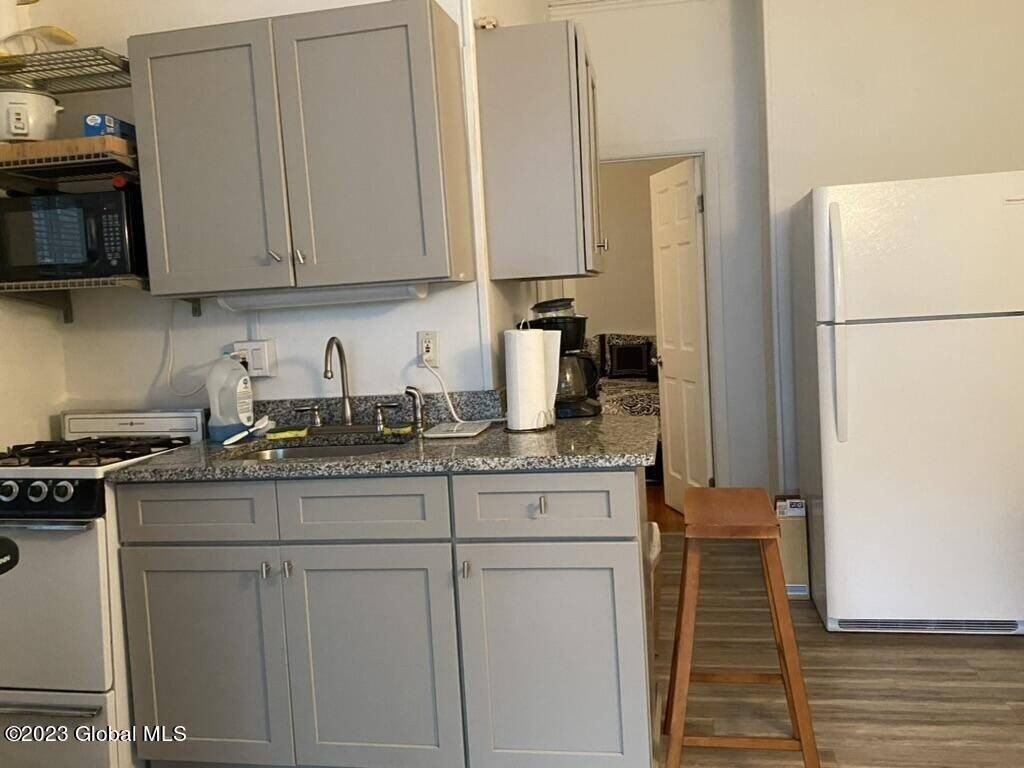 588 Madison Ave #2ndFL - Photo 7 of 16