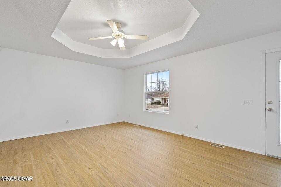 1177 E Amber Dr - Photo 3 of 29