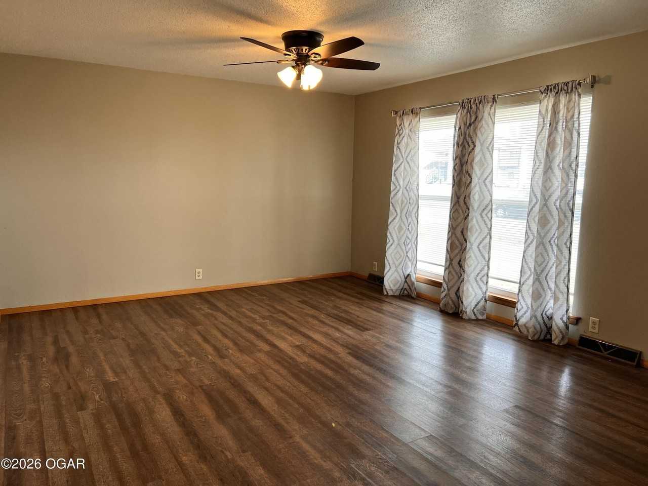 2438 Texas Ave - Photo 2 of 12