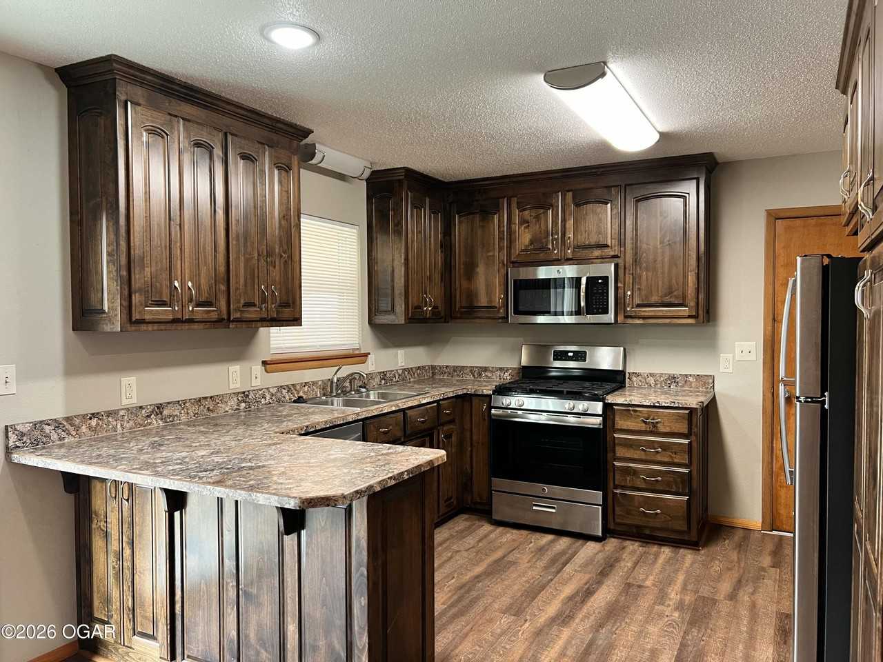 2438 Texas Ave - Photo 4 of 12