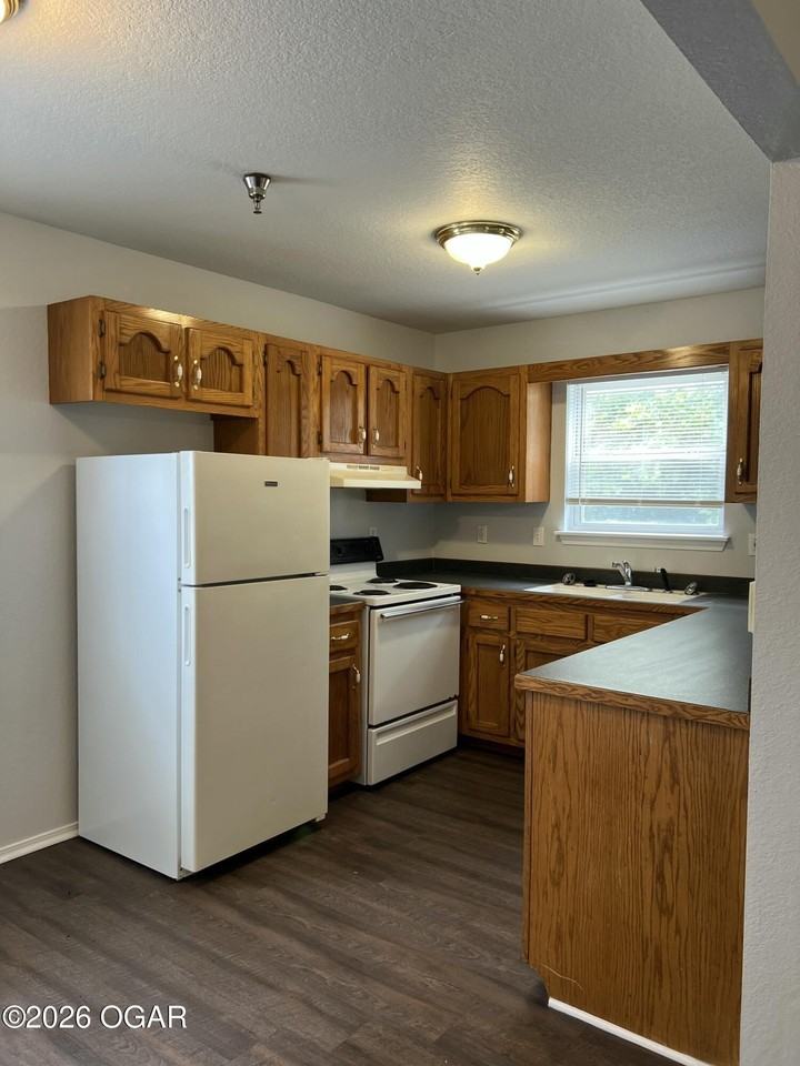 2212 E 8th St #A - Photo 4 of 7