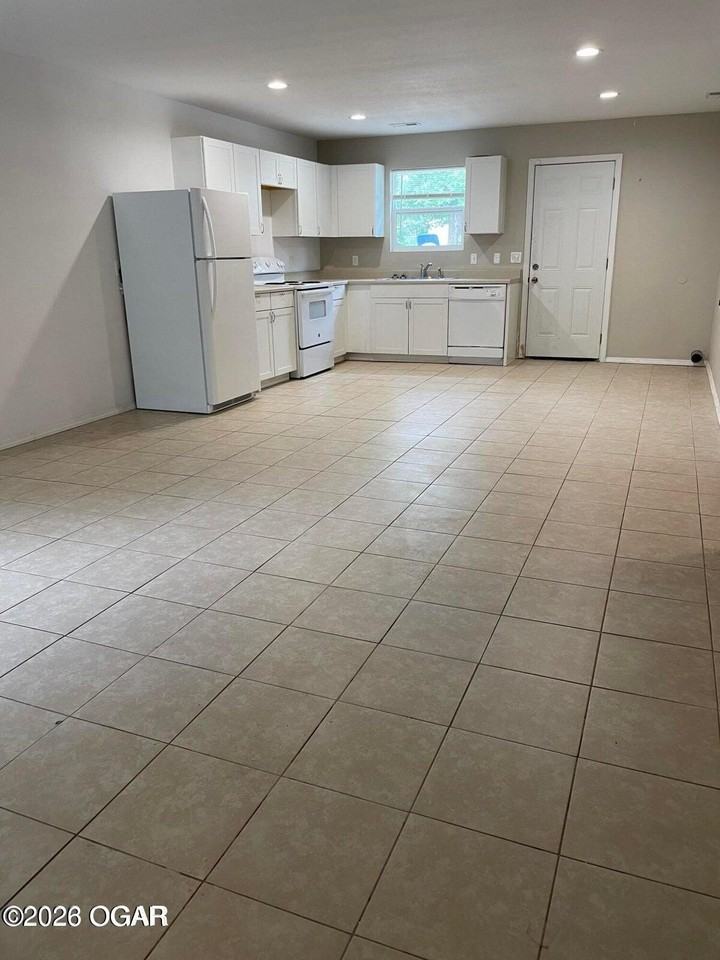720 S Jackson Ave - Photo 2 of 8